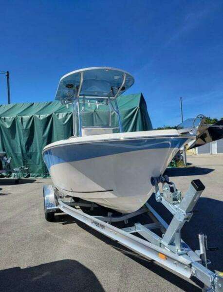 2023 Sea Chaser 22 HFC