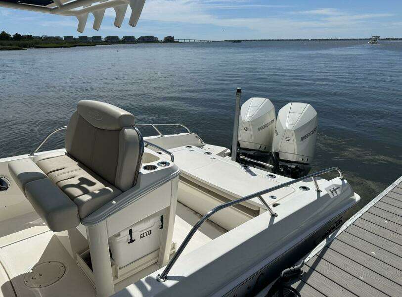 2022 Boston Whaler 270 Dauntless