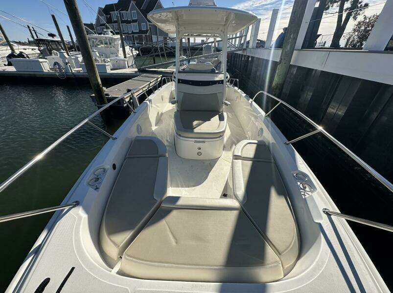 2022 Boston Whaler 270 Dauntless