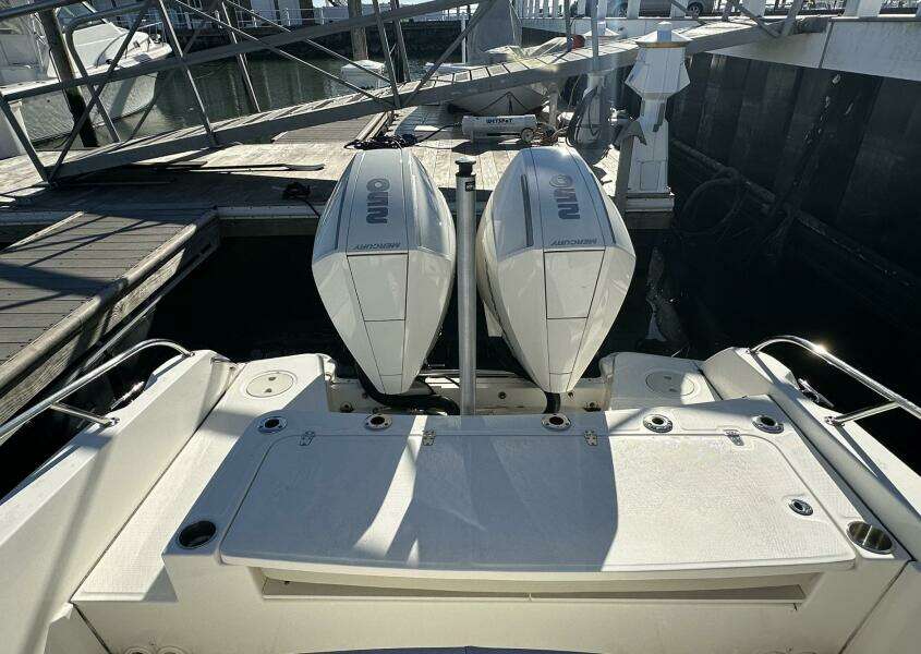 2022 Boston Whaler 270 Dauntless
