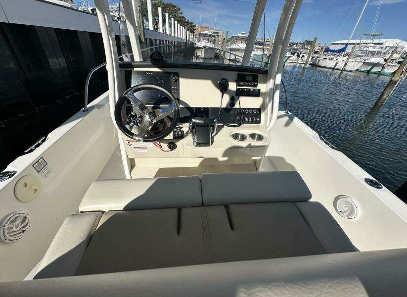 2022 Boston Whaler 270 Dauntless