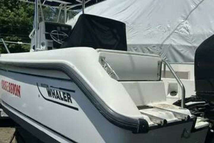 2002 Boston Whaler 21 Outrage