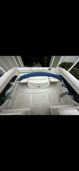 2004 Sea Ray 215 Weekender