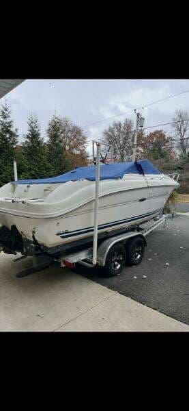 2004 Sea Ray 215 Weekender