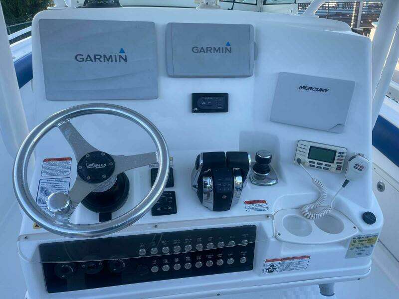 2016 Mako 284 Center Console