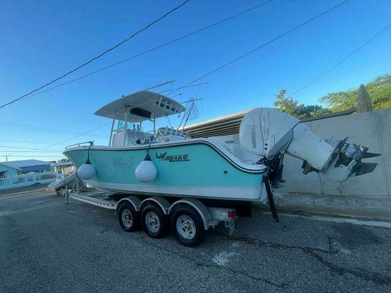 2016 Mako 284 Center Console