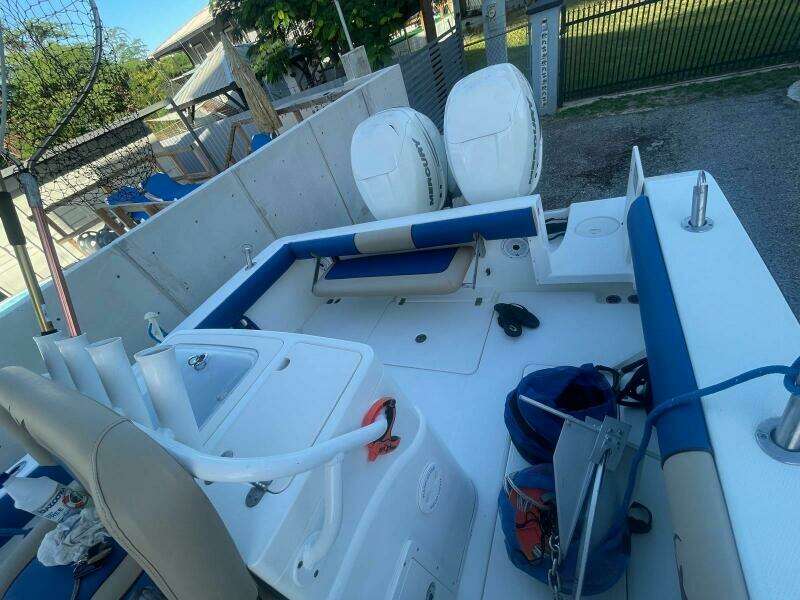 2016 Mako 284 Center Console