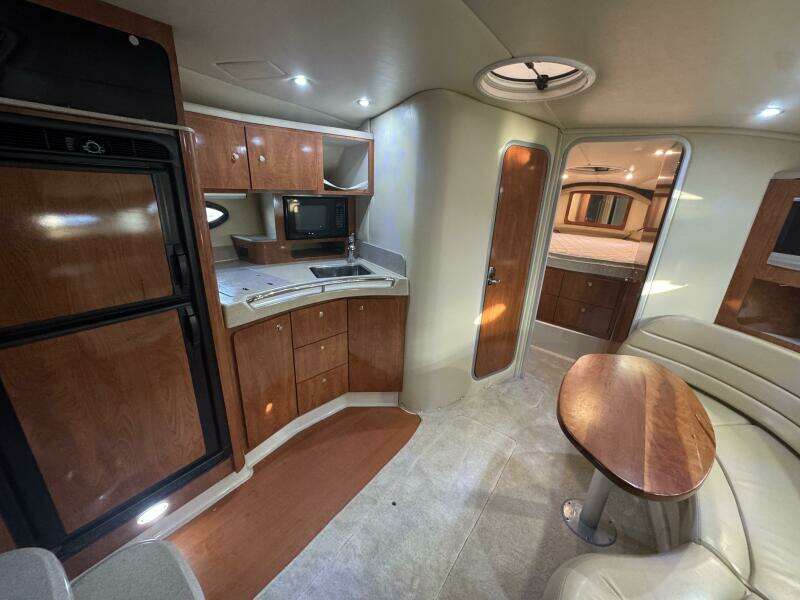 2007 Larson 370 Cabrio