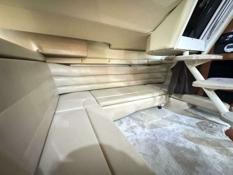 2007 Larson 370 Cabrio