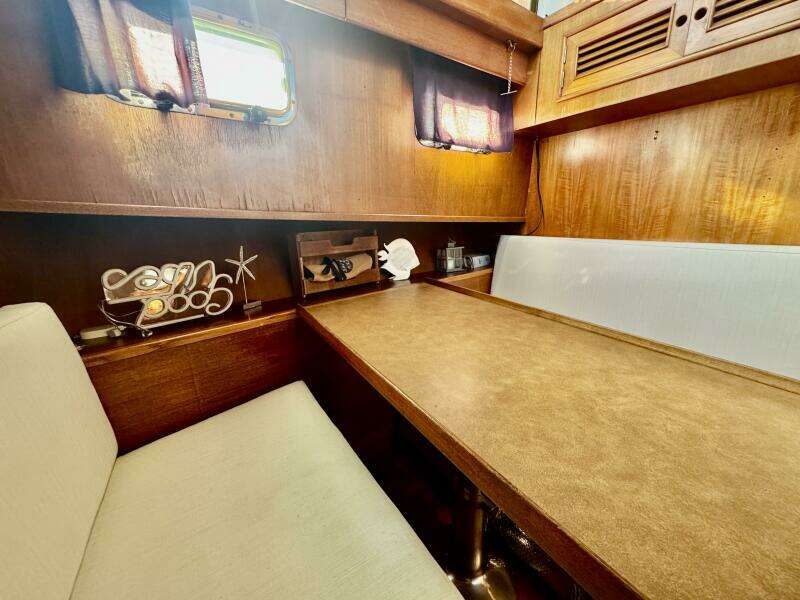 1986 Marine Trader 47 Tradewinds