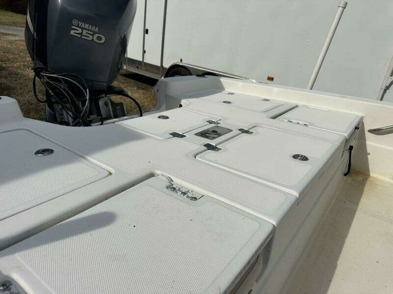 2008 NauticStar 2400 NauticBAY