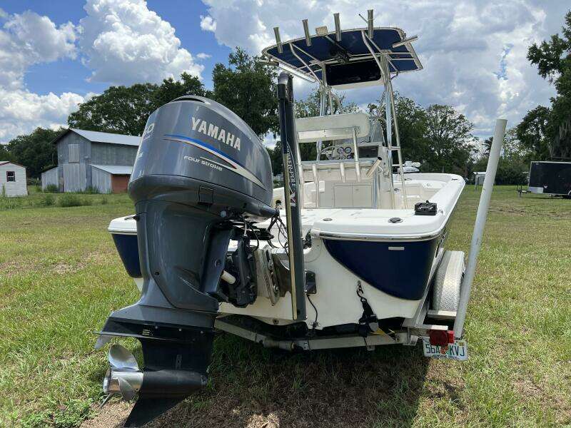 2008 NauticStar 2400 NauticBAY