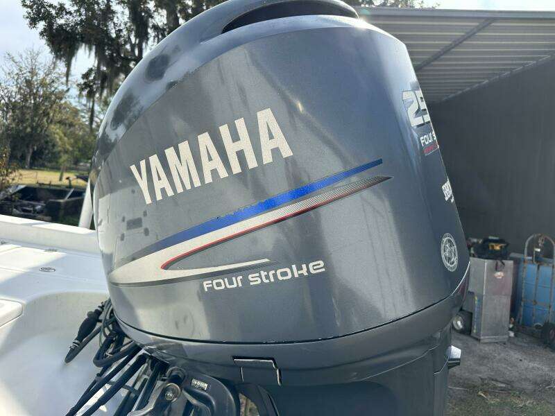 2008 NauticStar 2400 NauticBAY