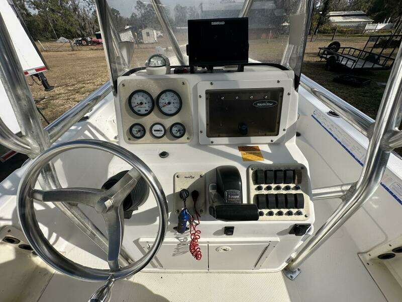 2008 NauticStar 2400 NauticBAY