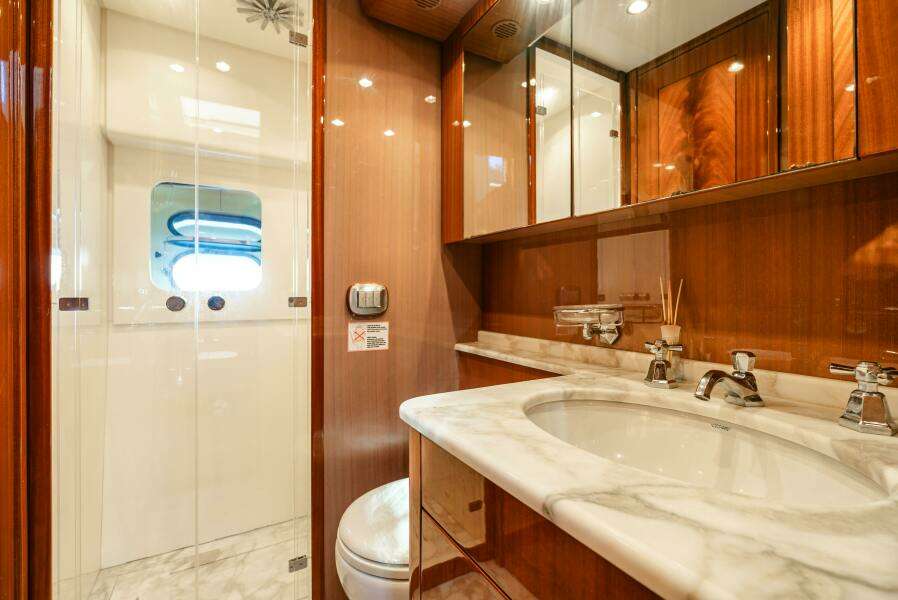 2010 Leopard Leopard 27 Sport