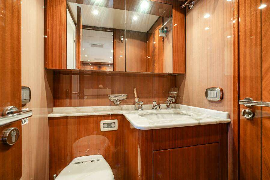 2010 Leopard Leopard 27 Sport