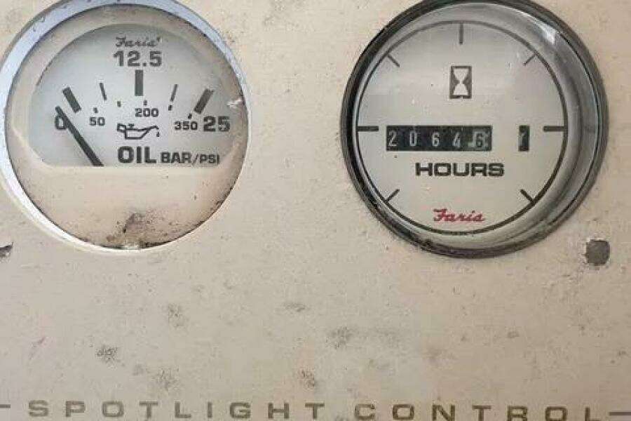 1996 Cruisers Yachts 4285 Express Bridge