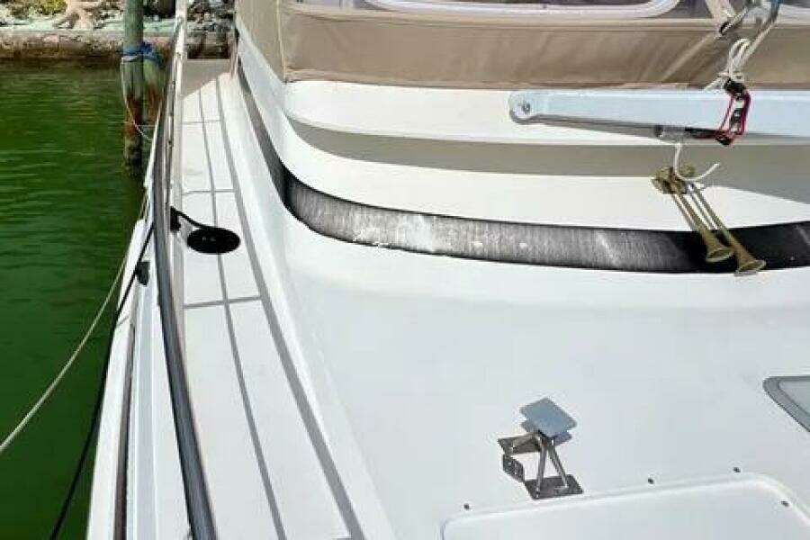 1996 Cruisers Yachts 4285 Express Bridge