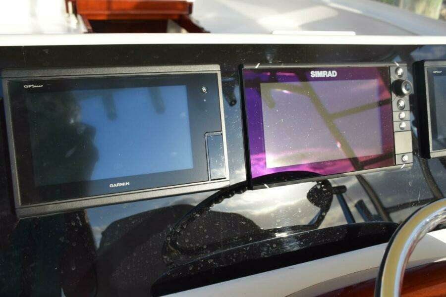 Garmin And Simrad Navigation Displays
