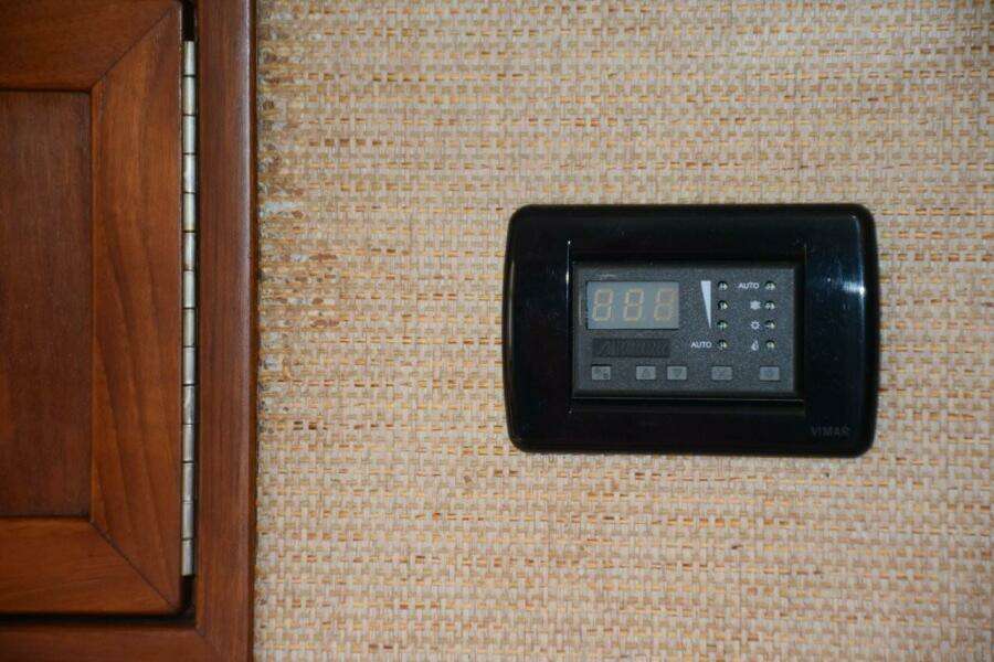 Dometic Digital Thermostat For Reverse Cycle AC