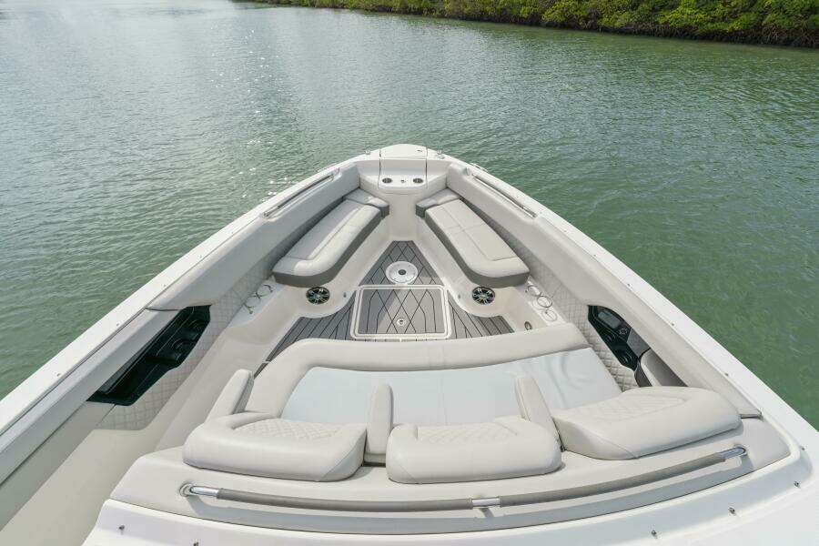 2022 Sea Ray SLX 400 Outboard SEA N SEA