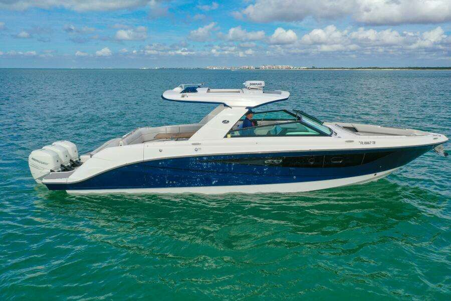 2022 Sea Ray SLX 400 Outboard SEA N SEA