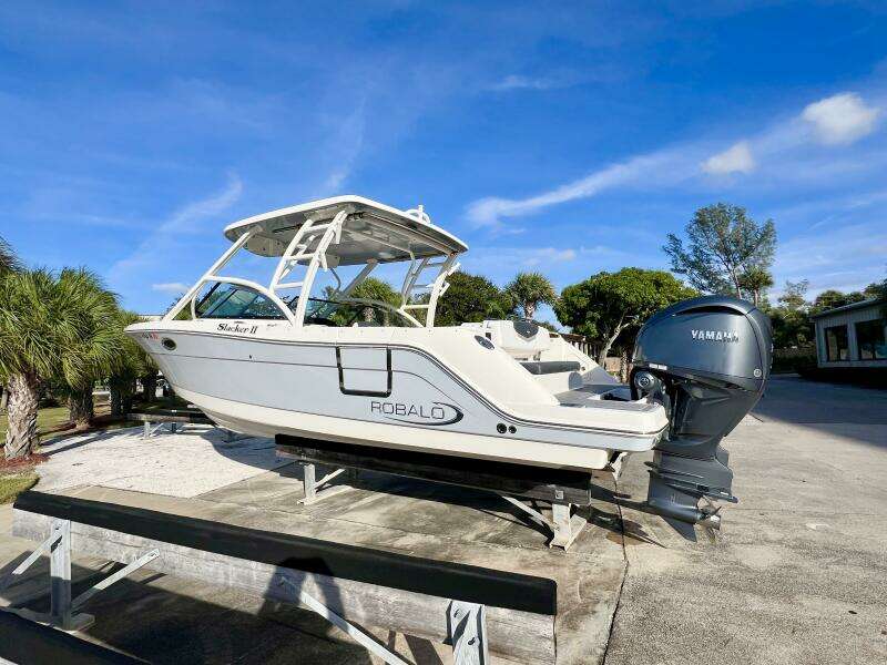 2021 Robalo R317