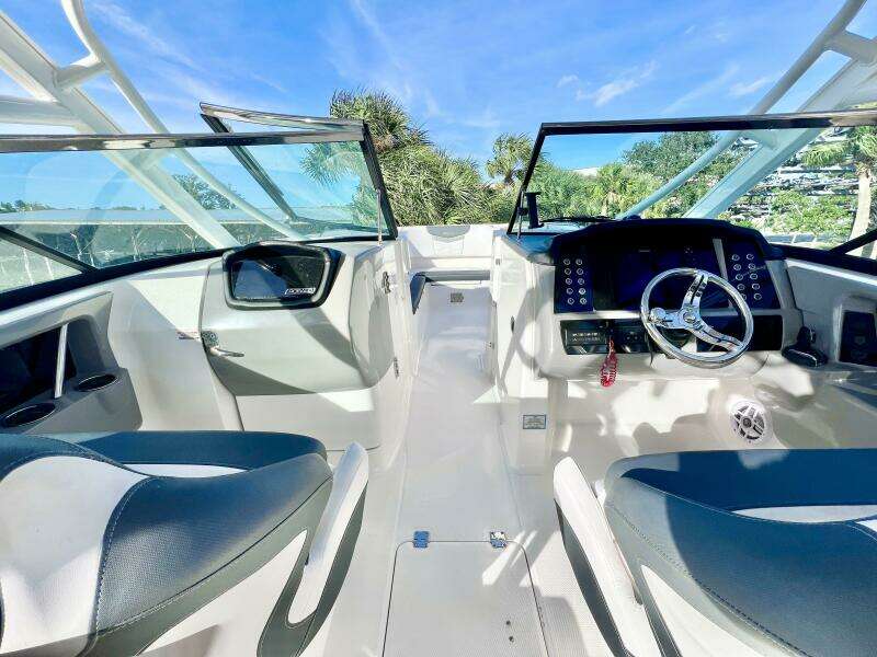 2021 Robalo R317
