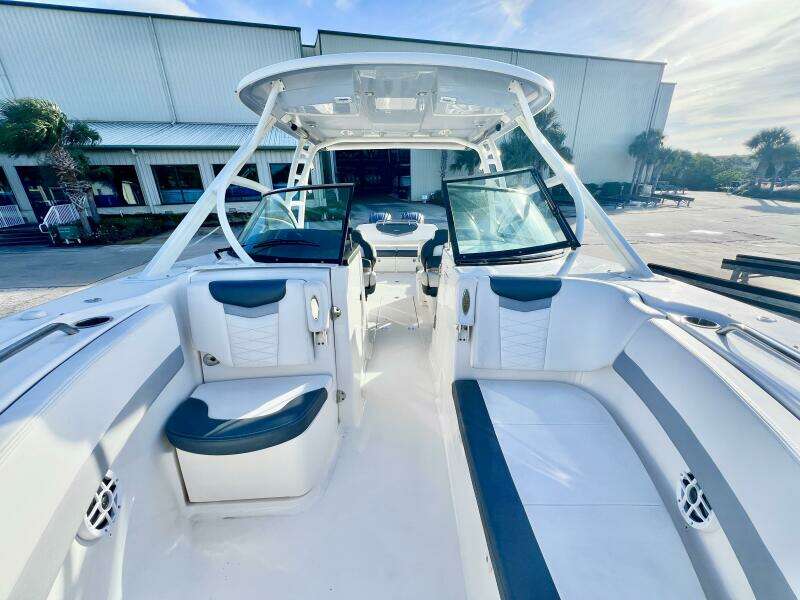 2021 Robalo R317