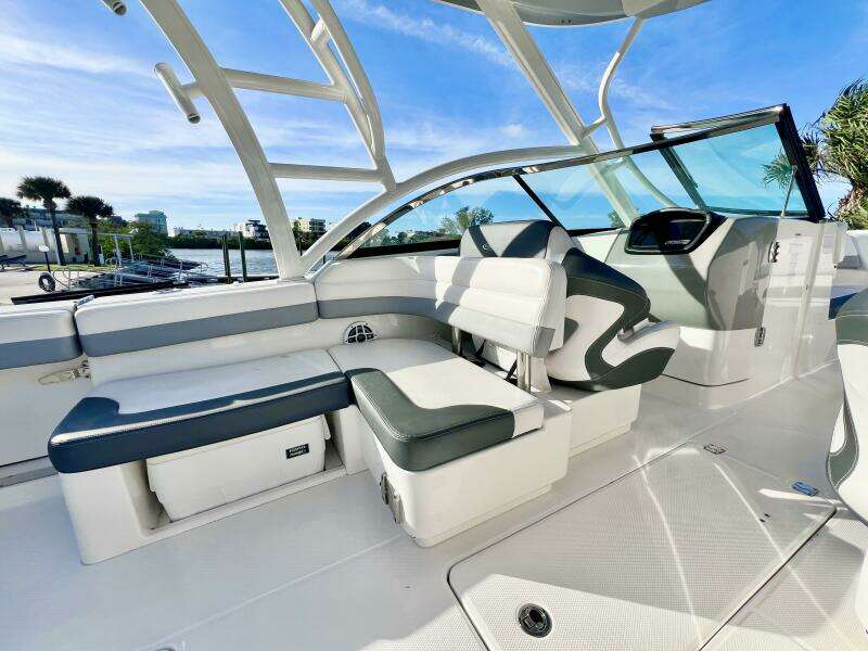2021 Robalo R317