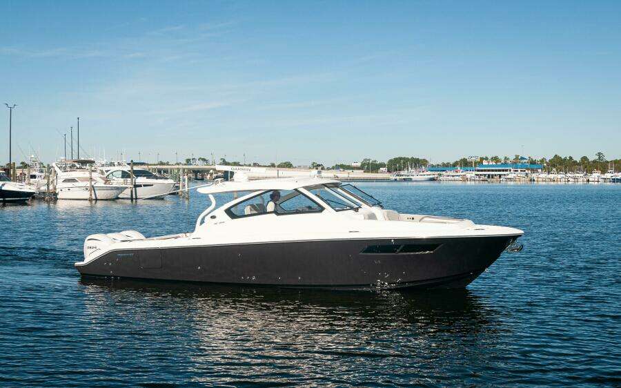 2023 Pursuit DC 365 Dual Console