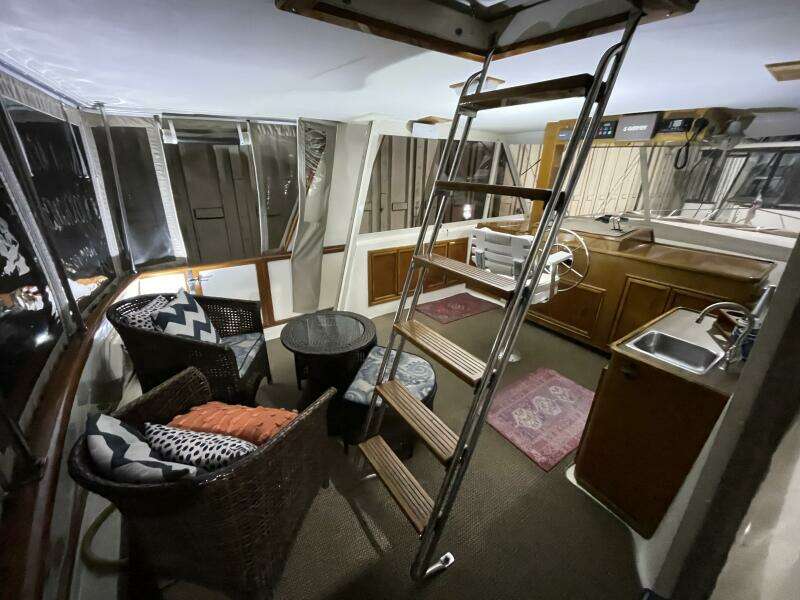 Enclosed Aft Deck Lounge with Helm Access – 1986 Egg Harbor 40