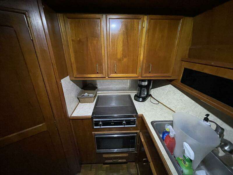 1986 Egg Harbor 40 Motor Yacht