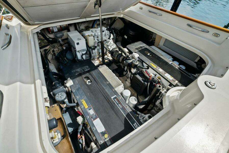 2008 Hinckley Talaria 38R Convertible