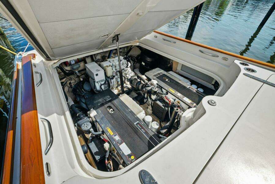 2008 Hinckley Talaria 38R Convertible