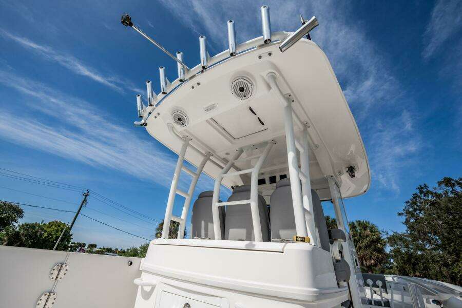 2021 Everglades 335 Center Console