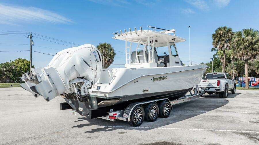 2021 Everglades 335 Center Console