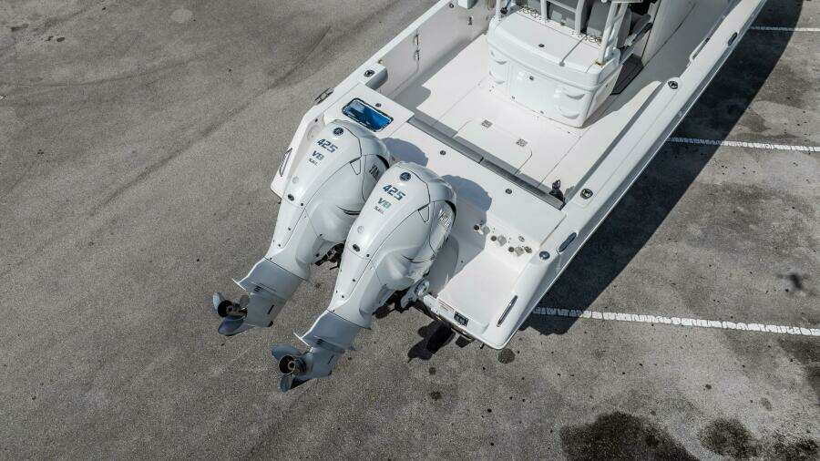 2021 Everglades 335 Center Console