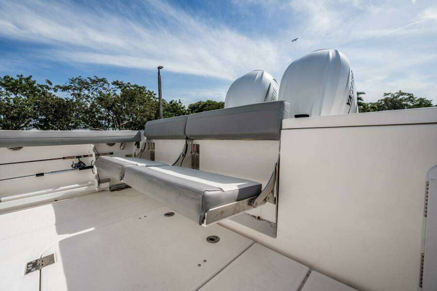 2021 Everglades 335 Center Console