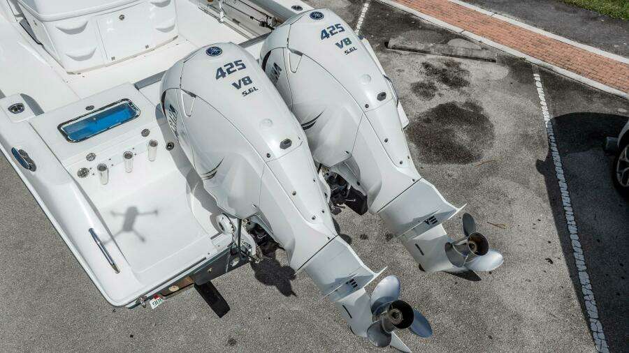 2021 Everglades 335 Center Console