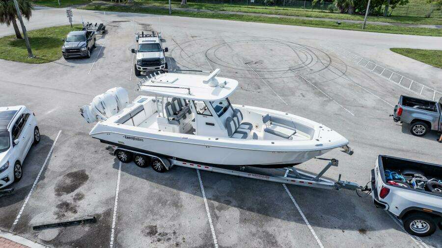 2021 Everglades 335 Center Console