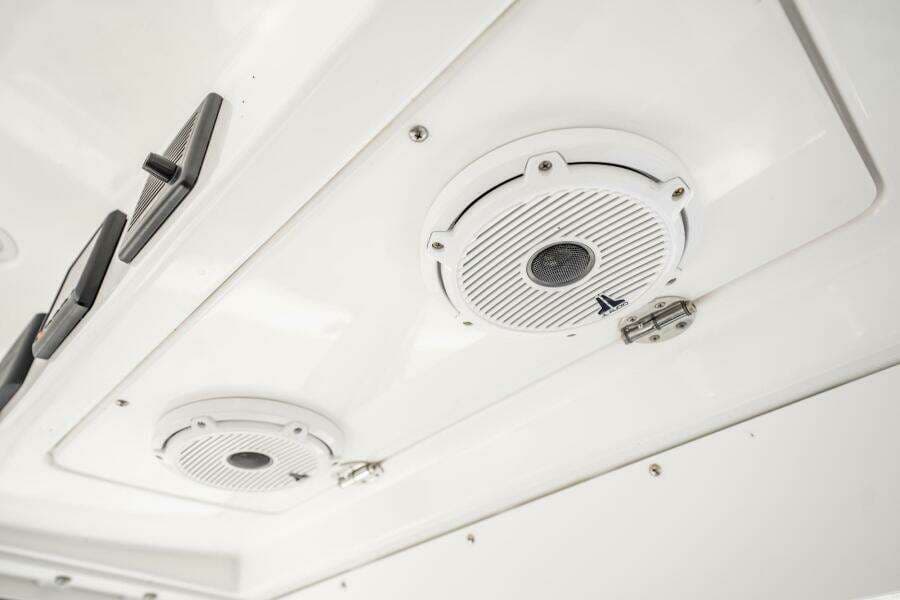 2021 Everglades 335 Center Console