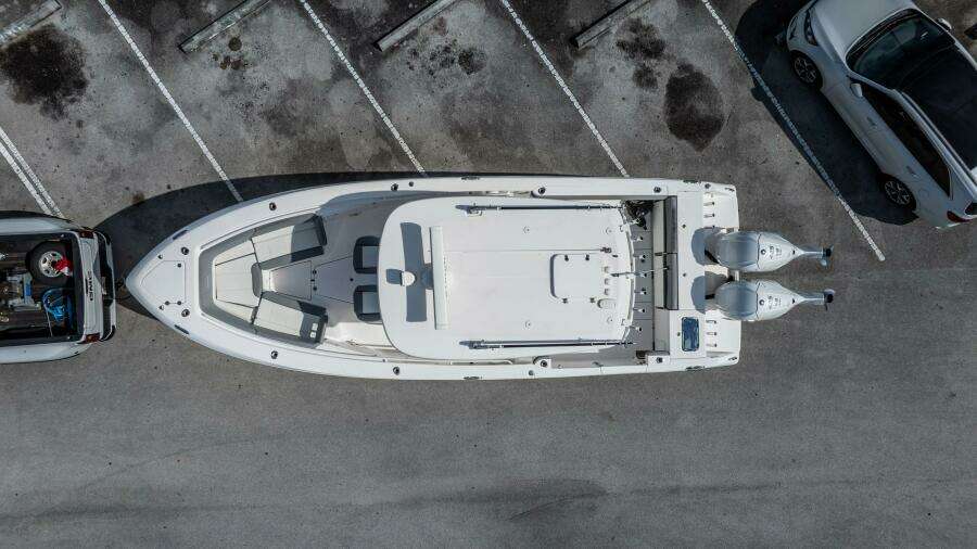 2021 Everglades 335 Center Console