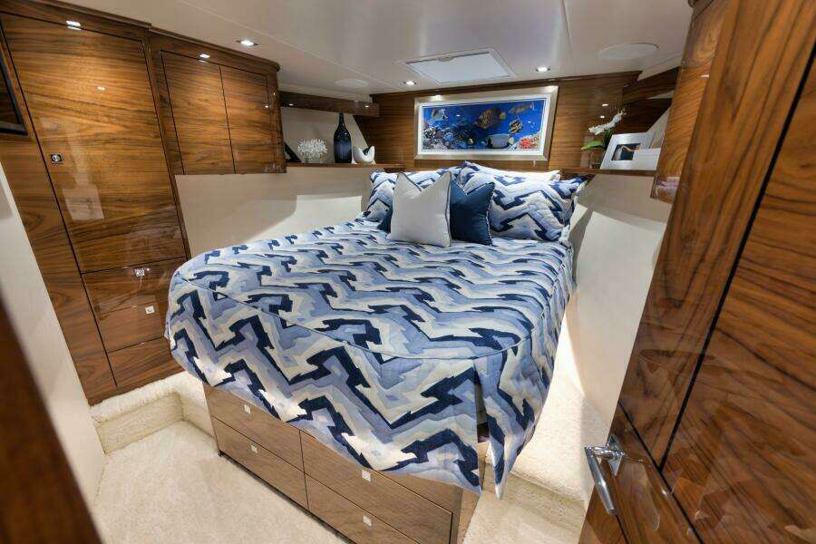 2024 Viking 68 Convertible- GYS TRADE- VIP Stateroom