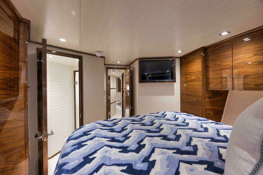 2024 Viking 68 Convertible- GYS TRADE- VIP Stateroom