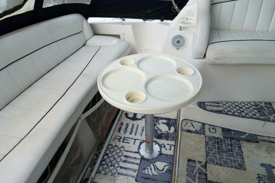 2000 Rinker Fiesta Vee 330