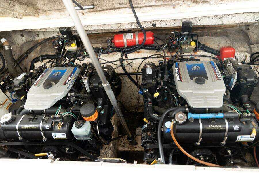 2000 Rinker Fiesta Vee 330