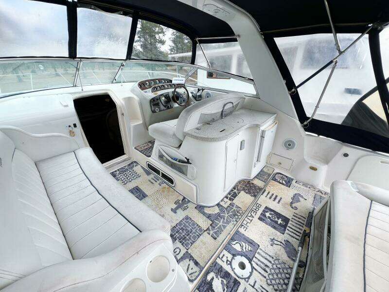 2000 Rinker Fiesta Vee 330