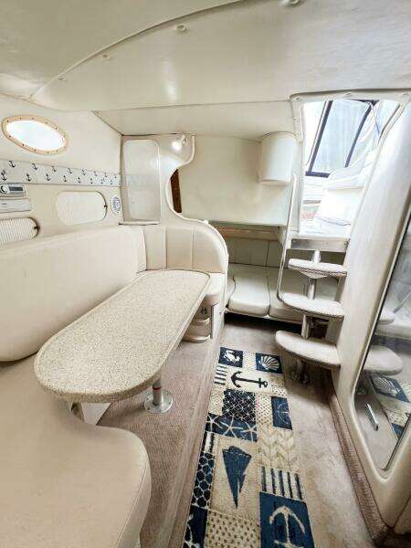 2000 Rinker Fiesta Vee 330