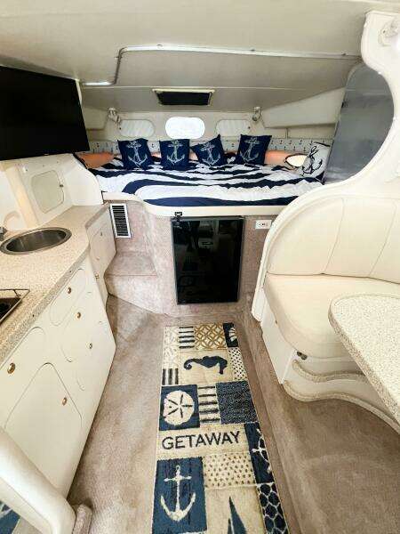 2000 Rinker Fiesta Vee 330